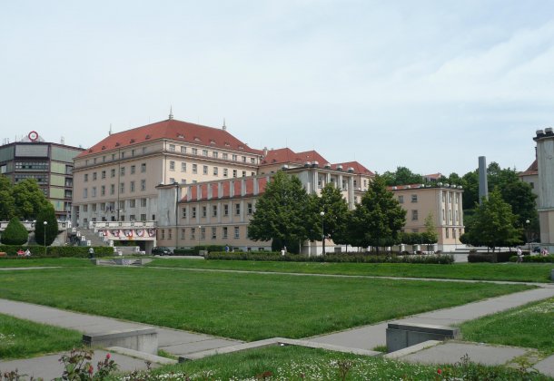 Ministerstvo zdravotnictví ČR - Rekonstrukce památkové chráněné fasády - foto 1